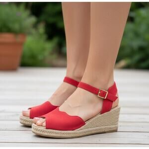 ERIC MICHAEL LUPA WOMEN’S ESPADRILLE in Red
